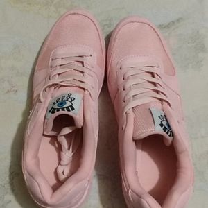 Pink women sneakers